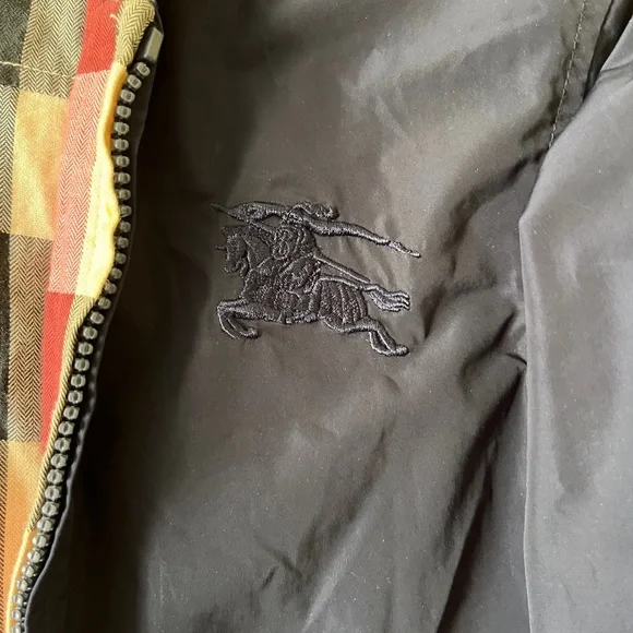 Burberry reversible hooded boys jacket in navy blue - Picture 5 of 8